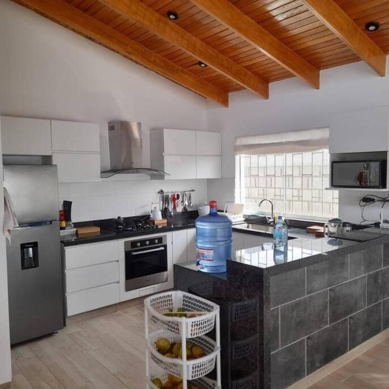 La Casa de David - Four-Bedroom House - 24