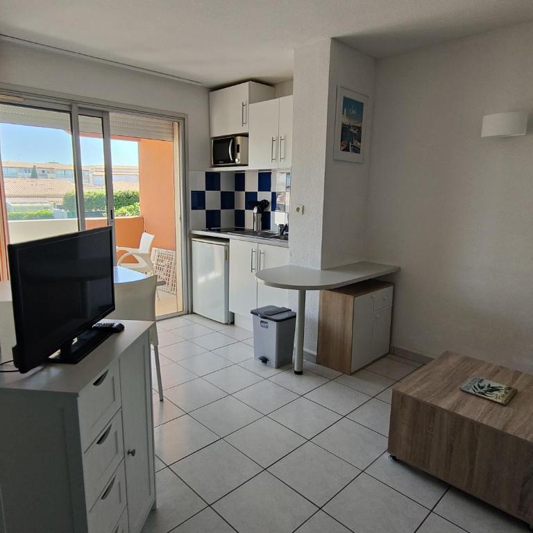 Appartement Bord de Mer - Climatisation, Balcon, Parking et Piscine - FR-1-801-3 - Appartamento - 4