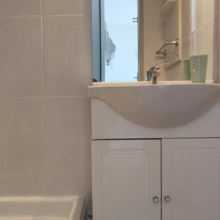 Appartement Bord de Mer - Climatisation, Balcon, Parking et Piscine - FR-1-801-3 - Appartamento - 7