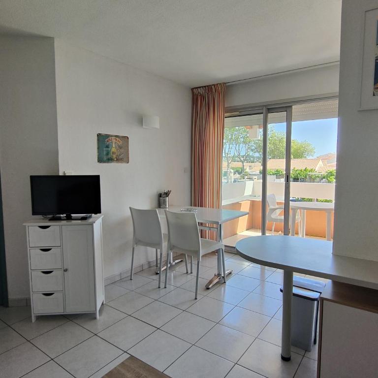 Appartement Bord de Mer - Climatisation, Balcon, Parking et Piscine - FR-1-801-3 - Appartamento - 9