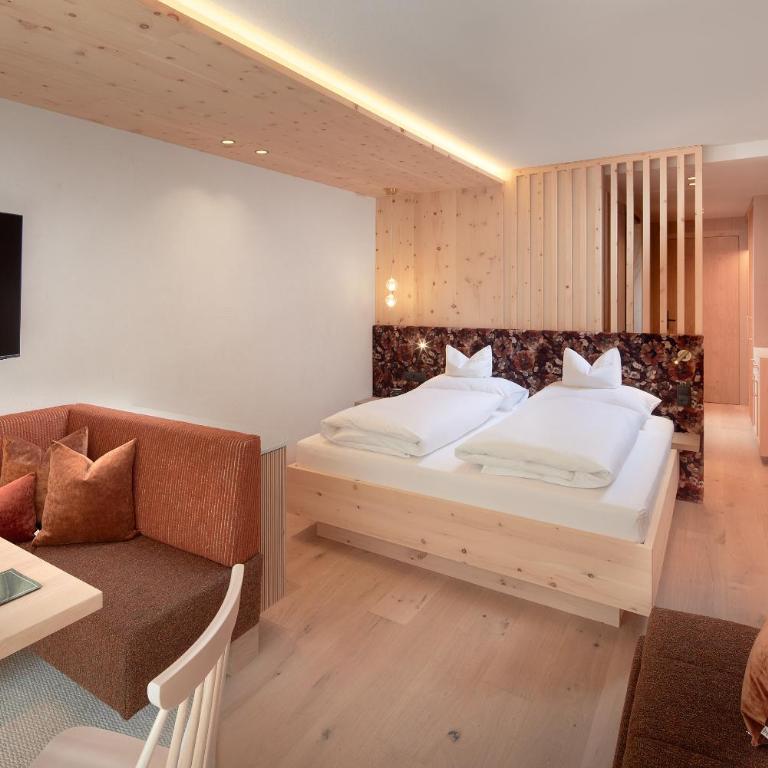 Hotel Neue Post - 4 Sterne Superior - Junior Suite (3 Erwachsene) - 1