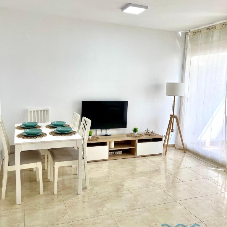 APARTBEACH GOLDEN I MUY LUMINOSO JUNTO PLAYA y CLIMATIZADO - Apartamento con vistas a la piscina - 3