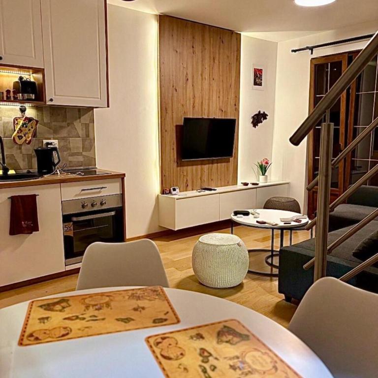 Royal Villa - HAWAII - Two-Bedroom Apartment - 2
