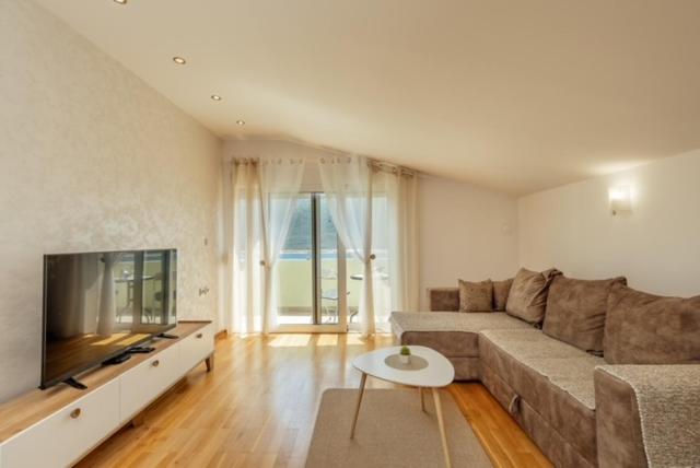 Vasiljevic Grand Apartment - Three-Bedroom Apartment - 26