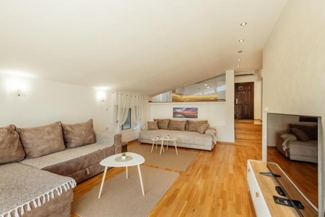 Vasiljevic Grand Apartment - Three-Bedroom Apartment - 29