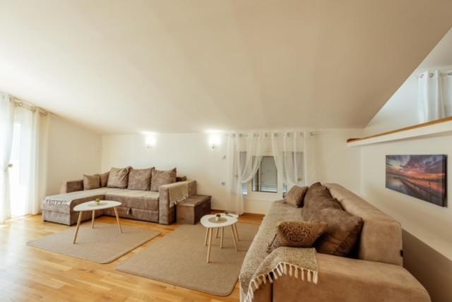 Vasiljevic Grand Apartment - Three-Bedroom Apartment - 32