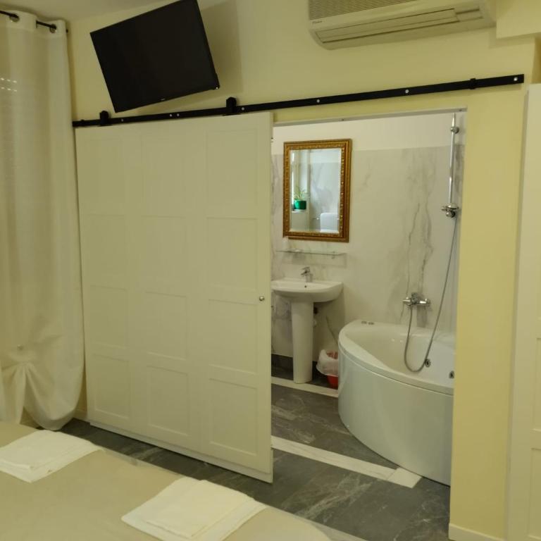 Hotel Internazionale - Camera Queen con Vasca Idromassaggio - 2