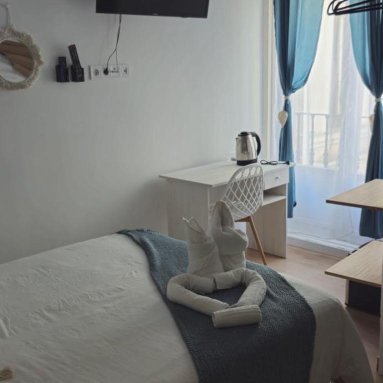 Habitaciones Universal - Double Room with Private Bathroom - 4