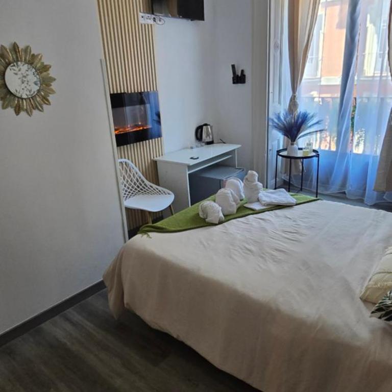 Habitaciones Universal - Deluxe Double Room with Balcony - 4