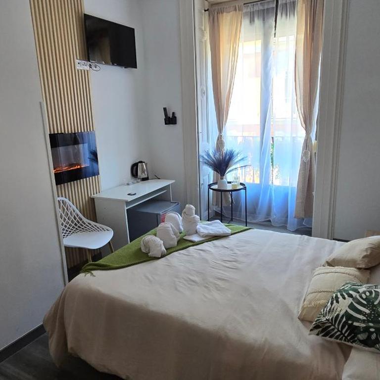 Habitaciones Universal - Deluxe Double Room with Balcony - 2