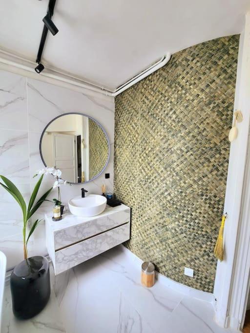 Pic de Nôtre Dame, Charming Suites Paris - Appartement 2 Chambres Deluxe avec Balcon - 41