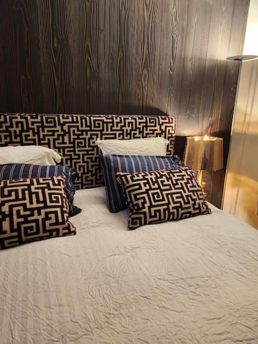 Pic de Nôtre Dame, Charming Suites Paris - Appartement 2 Chambres Deluxe avec Balcon - 12