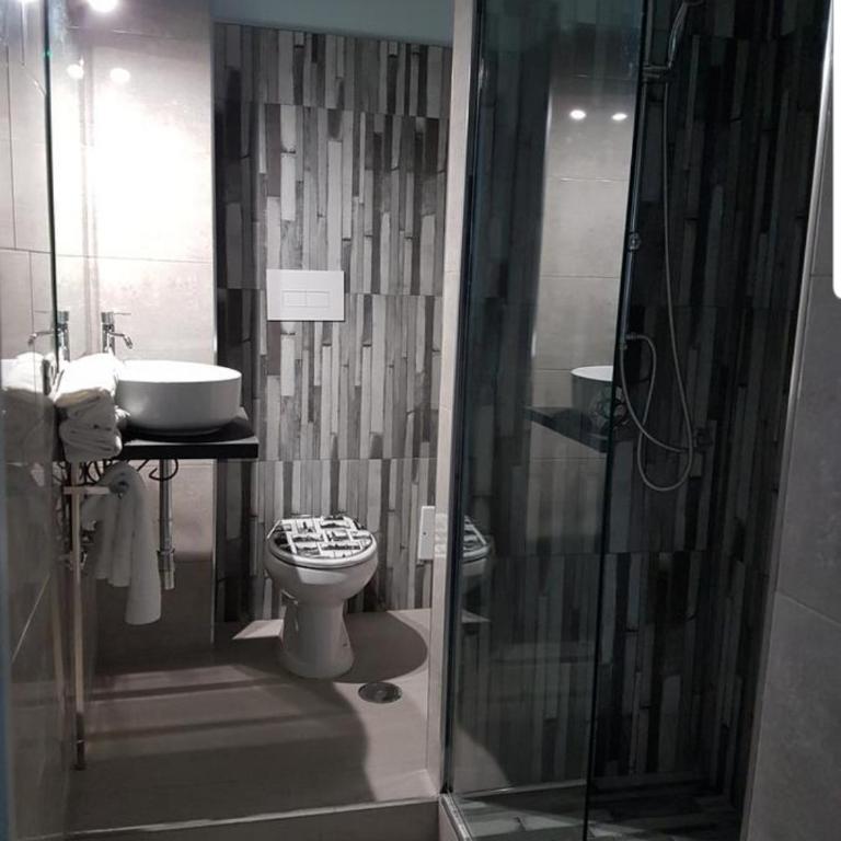 ESPOSITO PLAZA- ROOMS & SUITE - Camera Quadrupla Economy - 8
