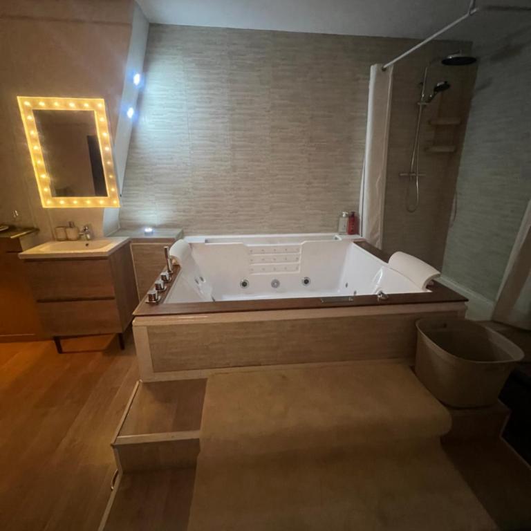 Loft ravissant 45m2 Jacuzzi RVB NIGHT 2 ÉTABLISSEMENT FERMÉ DÉFINITIVEMENT - Apartamento de 1 dormitorio - 17