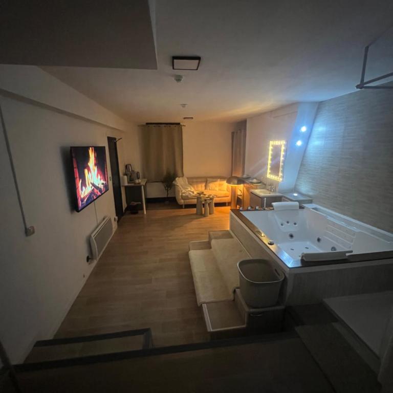 Loft ravissant 45m2 Jacuzzi RVB NIGHT 2 ÉTABLISSEMENT FERMÉ DÉFINITIVEMENT - Apartamento de 1 dormitorio - 15