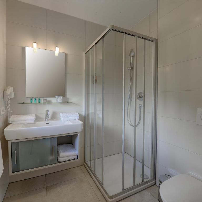 Residenz an der Burg by Kaprun Rentals - Deluxe Apartment mit 1 Schlafzimmer und Gartenblick - 1