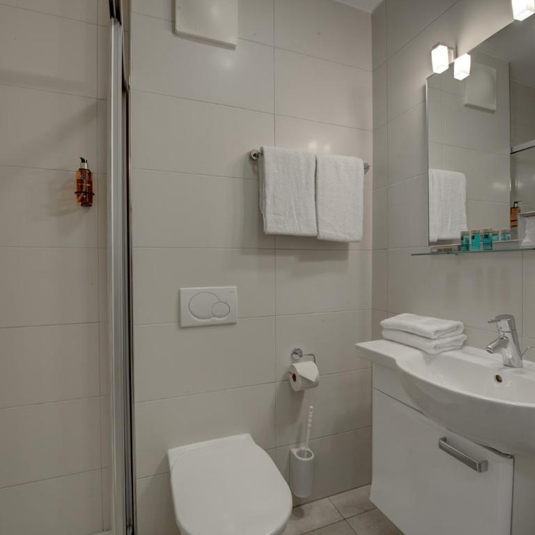 Residenz an der Burg by Kaprun Rentals - Deluxe Apartment mit 1 Schlafzimmer und Gartenblick - 3