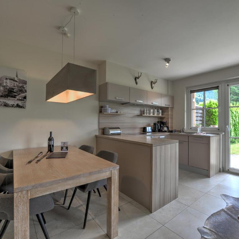 Residenz an der Burg by Kaprun Rentals - Deluxe Apartment mit 1 Schlafzimmer und Gartenblick - 10