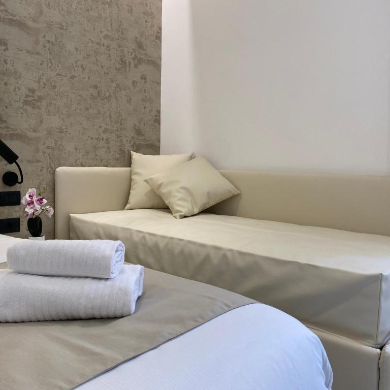 Suite Croce - Camera Matrimoniale Deluxe con 1 Letto Supplementare - 3