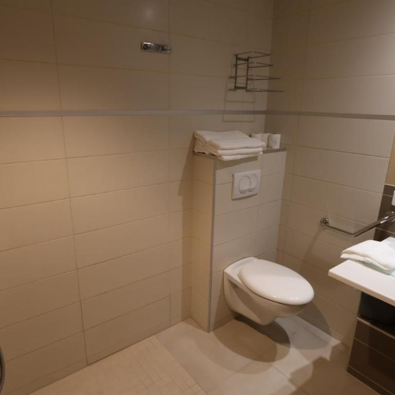 Brit Hotel Montpellier Euromédecine - Chambre Triple - 1