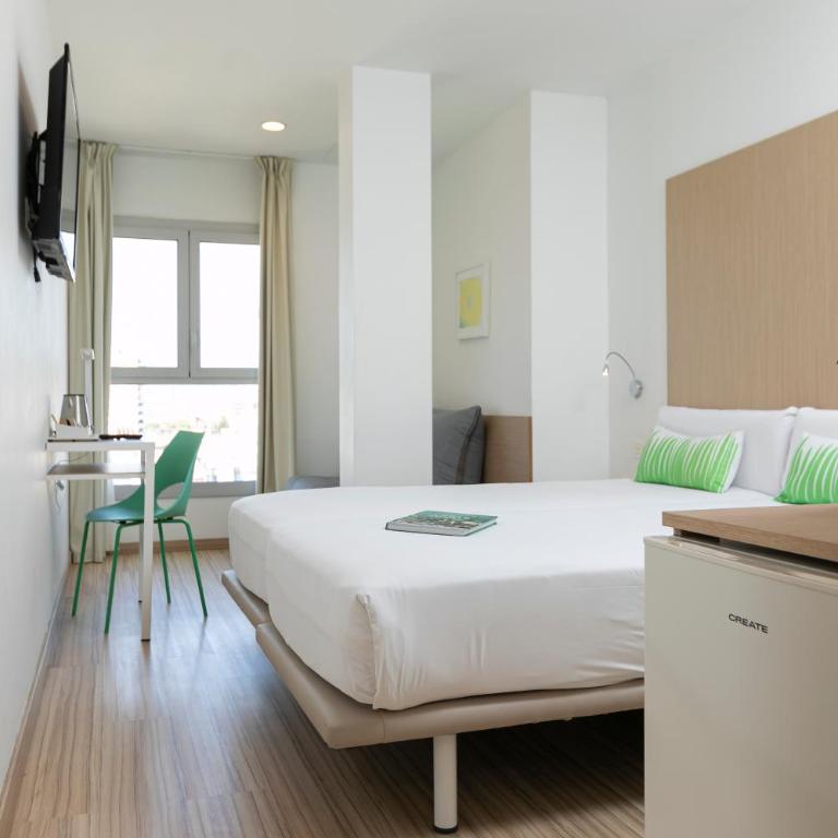 SmartRoom Barcelona - Twin Room with Extra Bed - 7