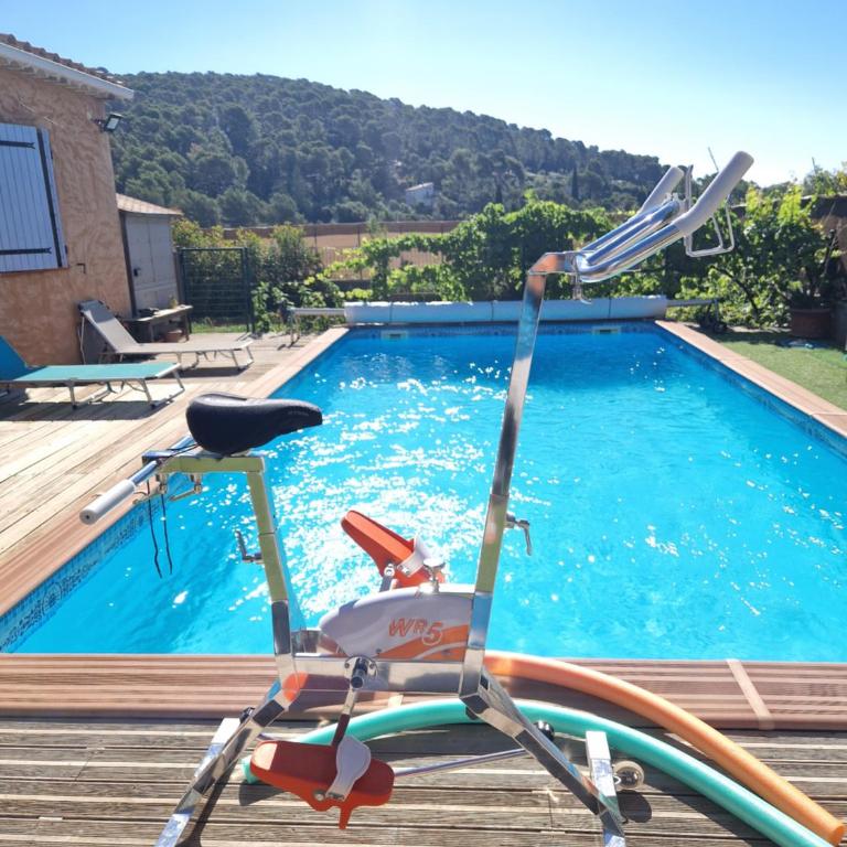 Chalet de 25 m2 avec jardin, piscine et spa uniquement accessible en juin sept - Chalet 1 Chambre - 5