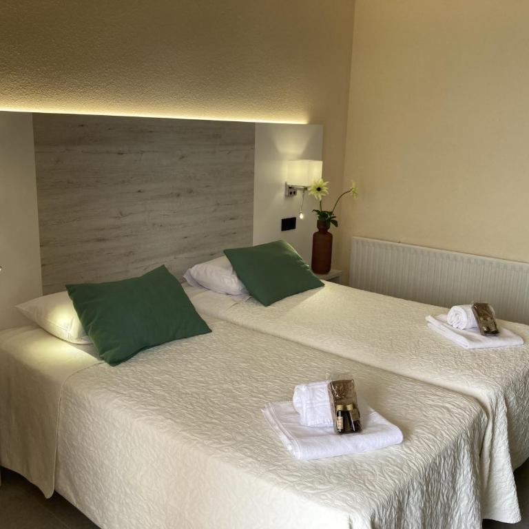 Hotel Sancho III - Habitación Doble (2 adultos + 1 niño) - 2