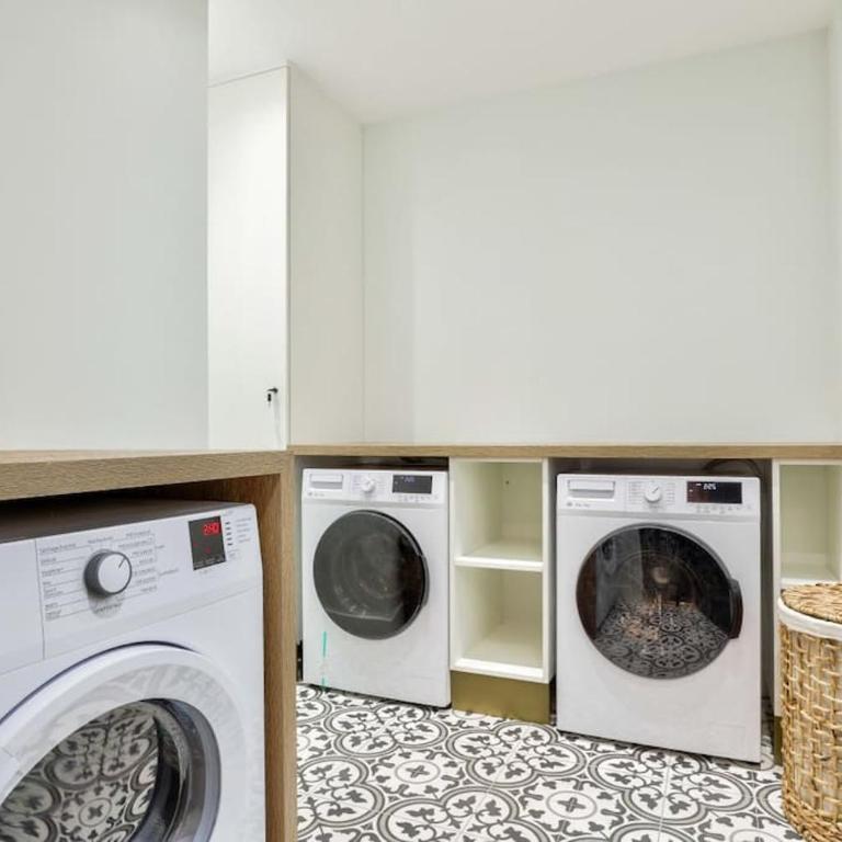 Peaceful Getaway near Marais - with AC - One-Bedroom Apartment - 9