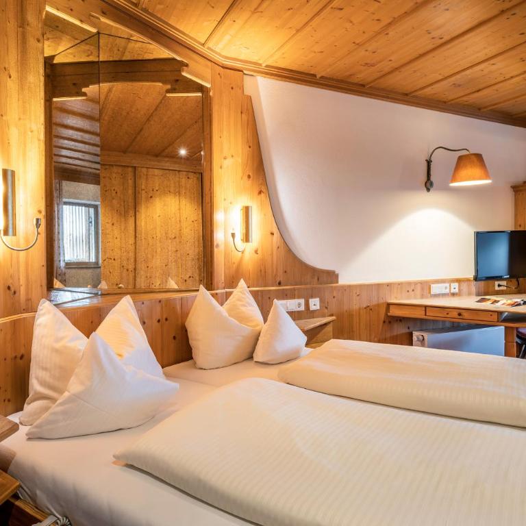 Hotel am Haslinger Hof - Doppelzimmer mit Balkon - 4