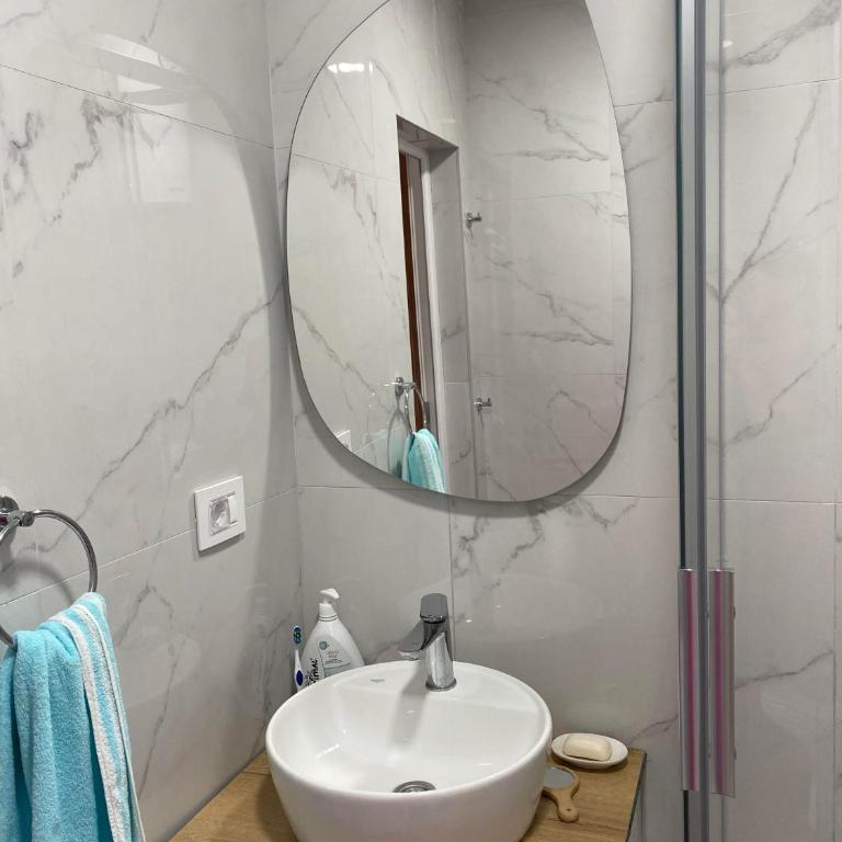 NOA Guest House - Triple Room with Shared Bathroom - 8