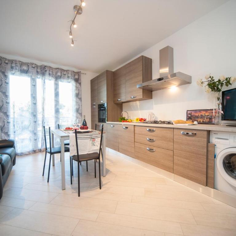 Appartamenti Residence Giardini CENTRALISSIMO AL MARE - Two-Bedroom Apartment with Balcony and Sea View - 8