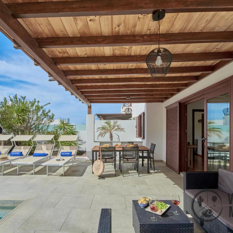 VILLA MAURUURU - 10 minutes walking to Marina Rubicón, heated pool, BBQ & office space with desk and high speed internet - Three-Bedroom Villa - 22