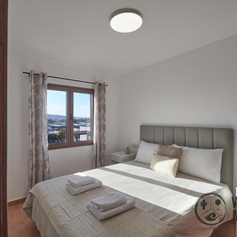 VILLA MAURUURU - 10 minutes walking to Marina Rubicón, heated pool, BBQ & office space with desk and high speed internet - Three-Bedroom Villa - 43