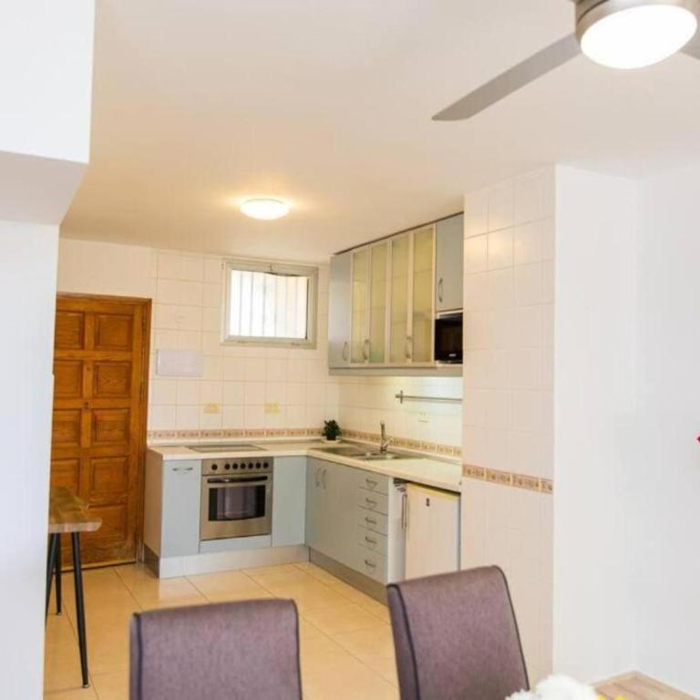 Sunny Ocean View Terrace 3BR Retreat by the Ocean Costa Adeje - Apartamento de 3 dormitorios - 9