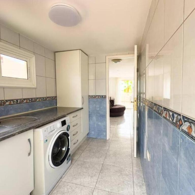 Sunny Ocean View Terrace 3BR Retreat by the Ocean Costa Adeje - Apartamento de 3 dormitorios - 46