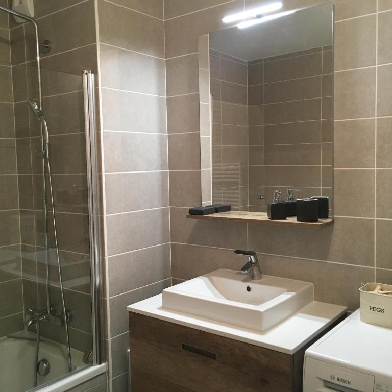 Appartement neuf, balcon plein sud - Appartement 2 Chambres - 8