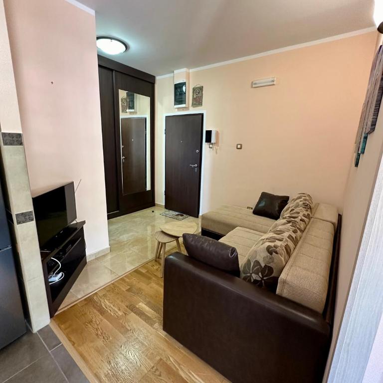 Petrovac Center Apartment - Apartment with Mountain View - 18