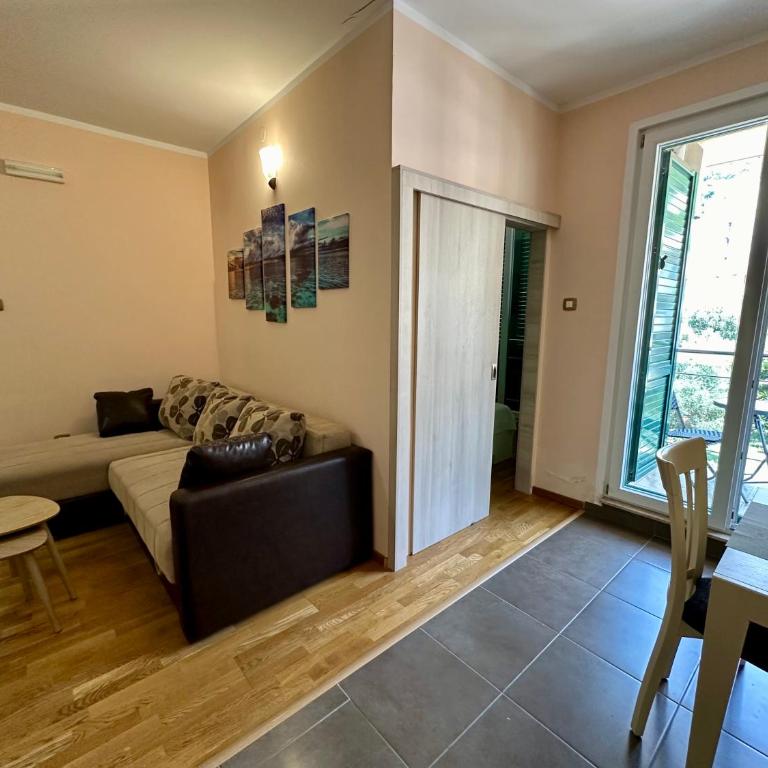 Petrovac Center Apartment - Apartment with Mountain View - 14