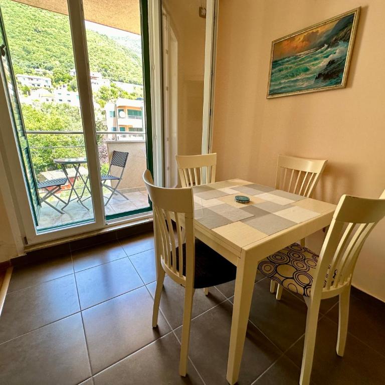 Petrovac Center Apartment - Apartment with Mountain View - 9