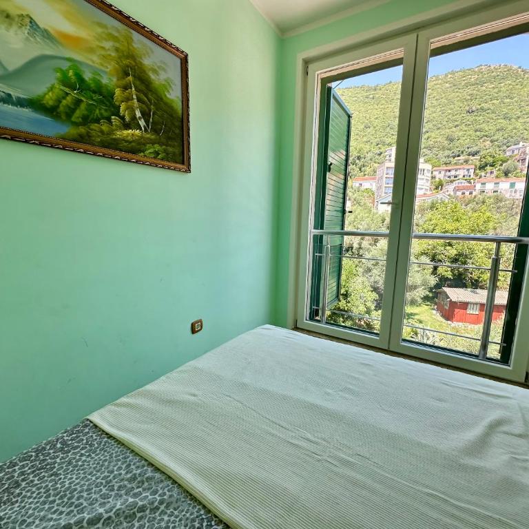 Petrovac Center Apartment - Apartment with Mountain View - 5