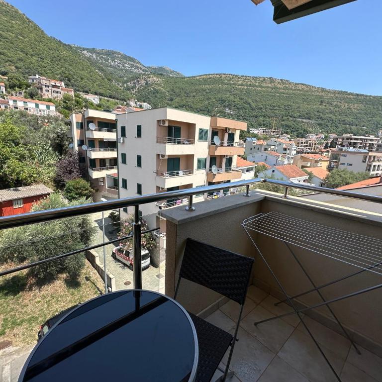 Petrovac Center Apartment - Apartment with Mountain View - 11