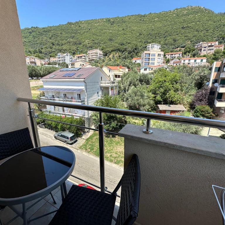 Petrovac Center Apartment - Apartment with Mountain View - 10