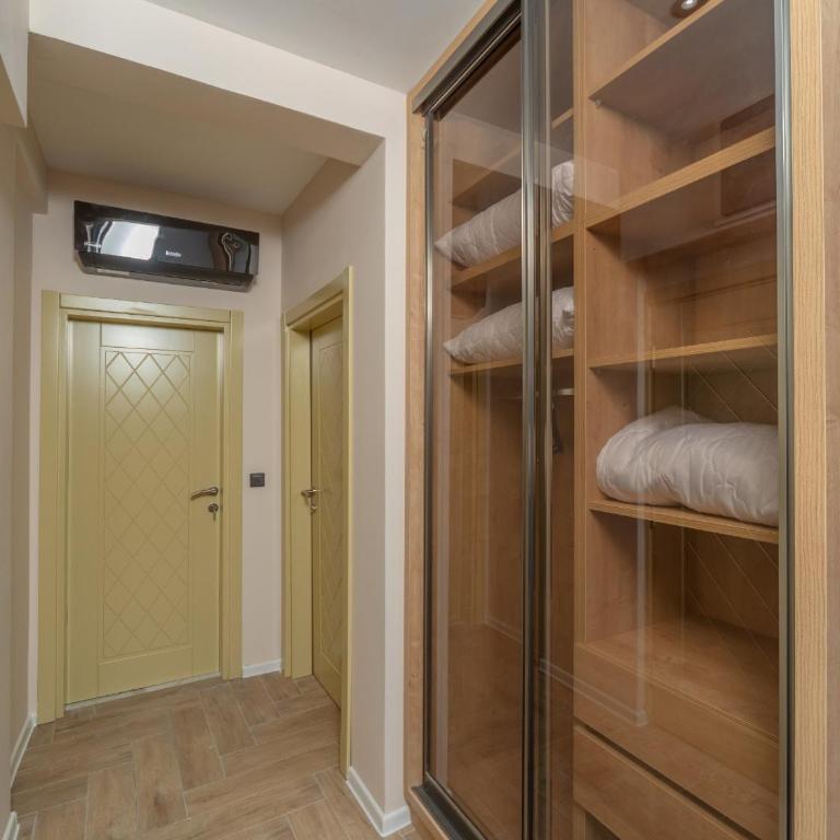 Hotel Diman - Deluxe Apartment with Seaview - 13