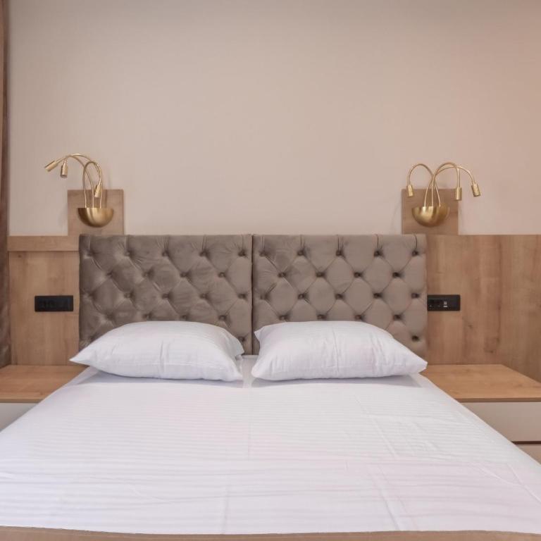 Hotel Diman - Deluxe Apartment with Seaview - 17