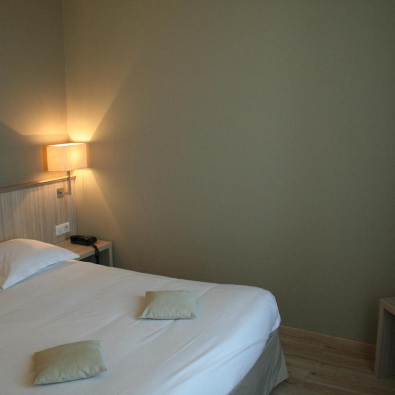 Antinéa - Chambre Double ou Lits Jumeaux - Cour - 3
