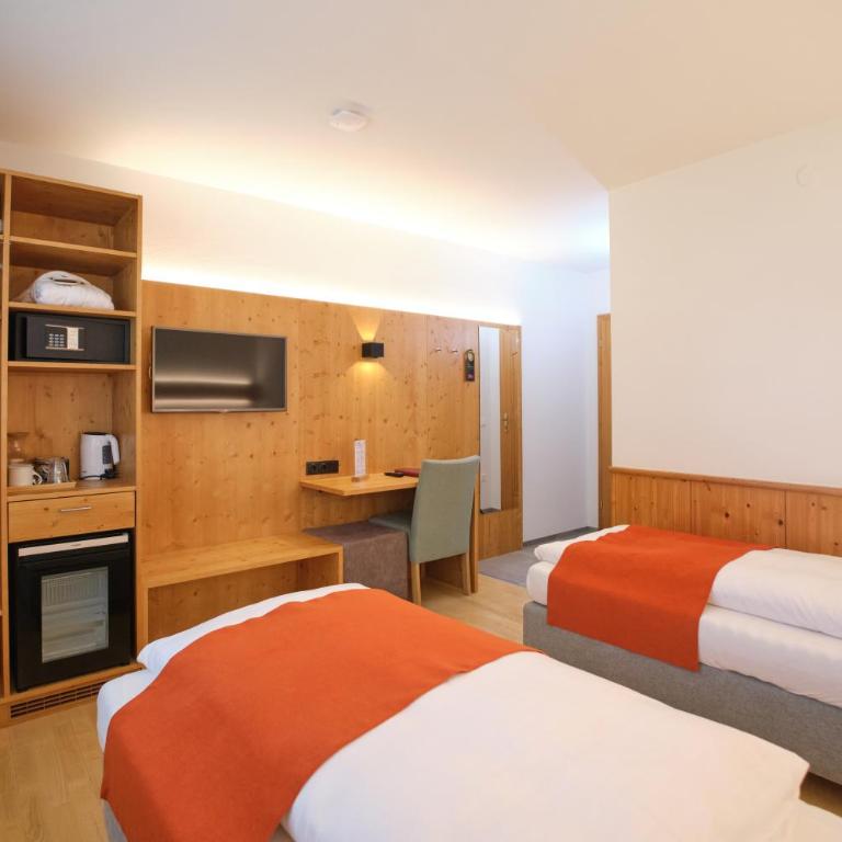 Santner, Hotel - Doppel-/Zweibettzimmer mit Gartenblick - 1