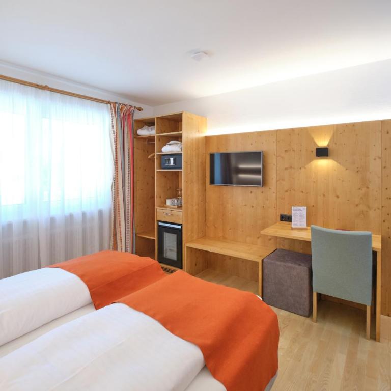 Santner, Hotel - Doppel-/Zweibettzimmer mit Gartenblick - 4