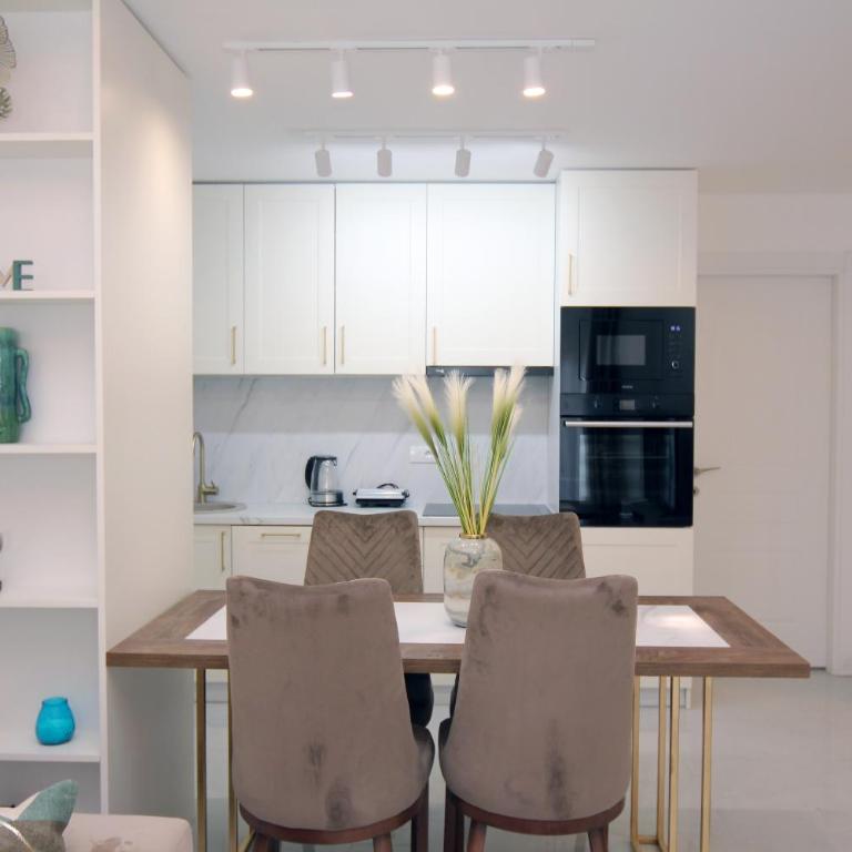 Venima luxury Seaview Pine Apartment - Two-Bedroom Apartment with Sea View - 51