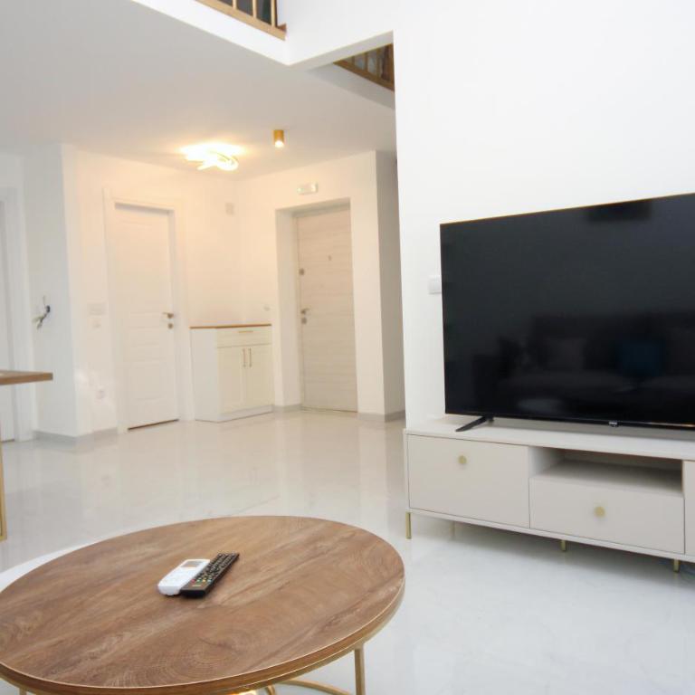 Venima luxury Seaview Pine Apartment - Two-Bedroom Apartment with Sea View - 52