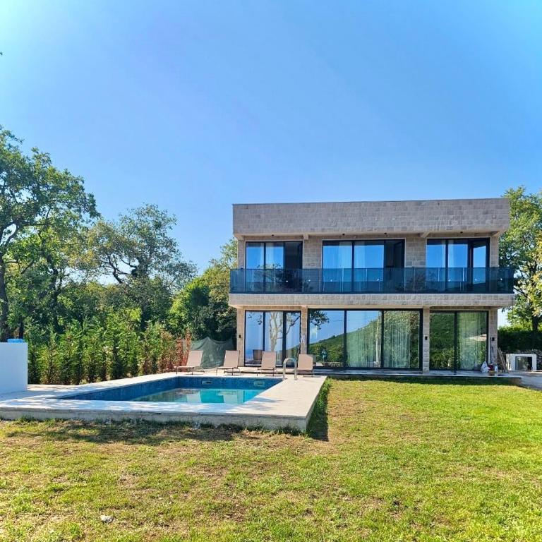 Villa LuceSole Budva - Vila sa 4 Spavaće Sobe i Sopstvenim Bazenom - 1
